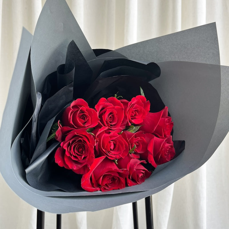 red roses bouquet Valentine's day