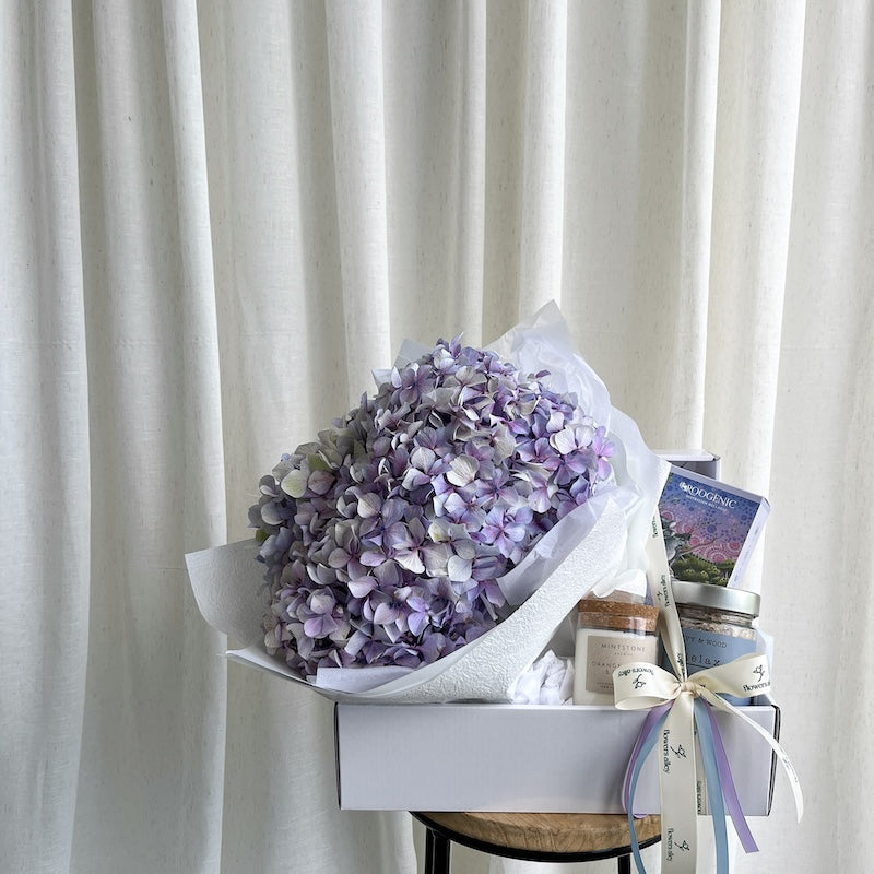 relaxing gift hamper for her