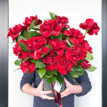 Load image into Gallery viewer, deluxe red roses flower delivery
